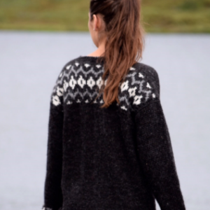 Long cardigan with pattern on the back