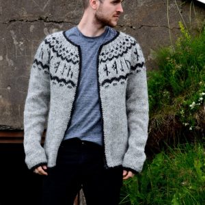 Lopapeysa með rúnamunstri