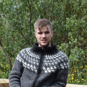 Herrapeysa með rennilás