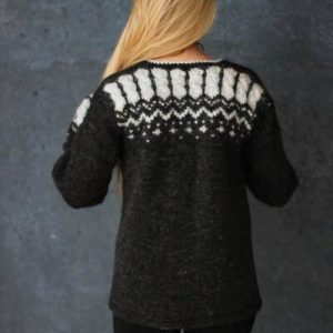 Stutt peysa með kaðlabaki