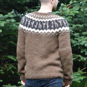 Lopapeysa með rúnamunstri.