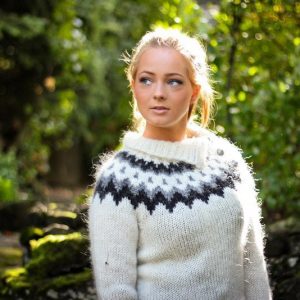 Handknitted sweater from 100% icelandic wool