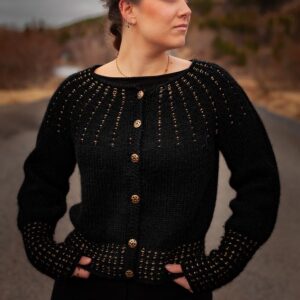 Hneppt peysa með gullþræði